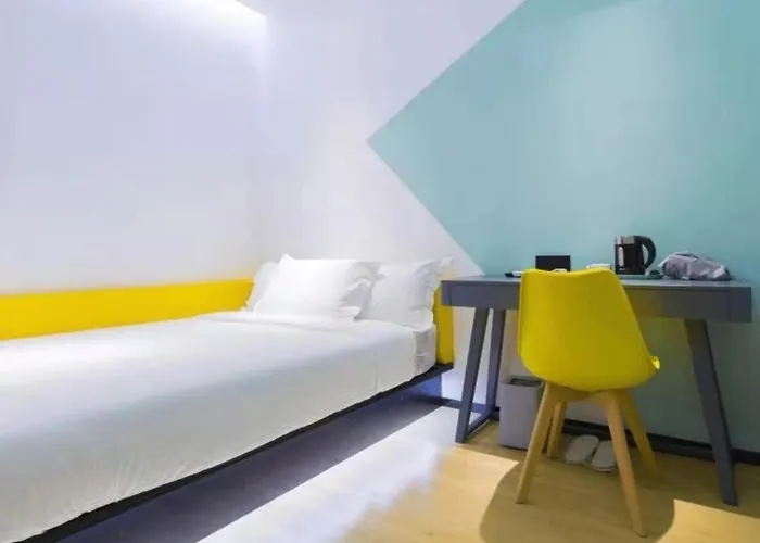Yibai Hotel Shanghai Langao Road Subway Station Branch